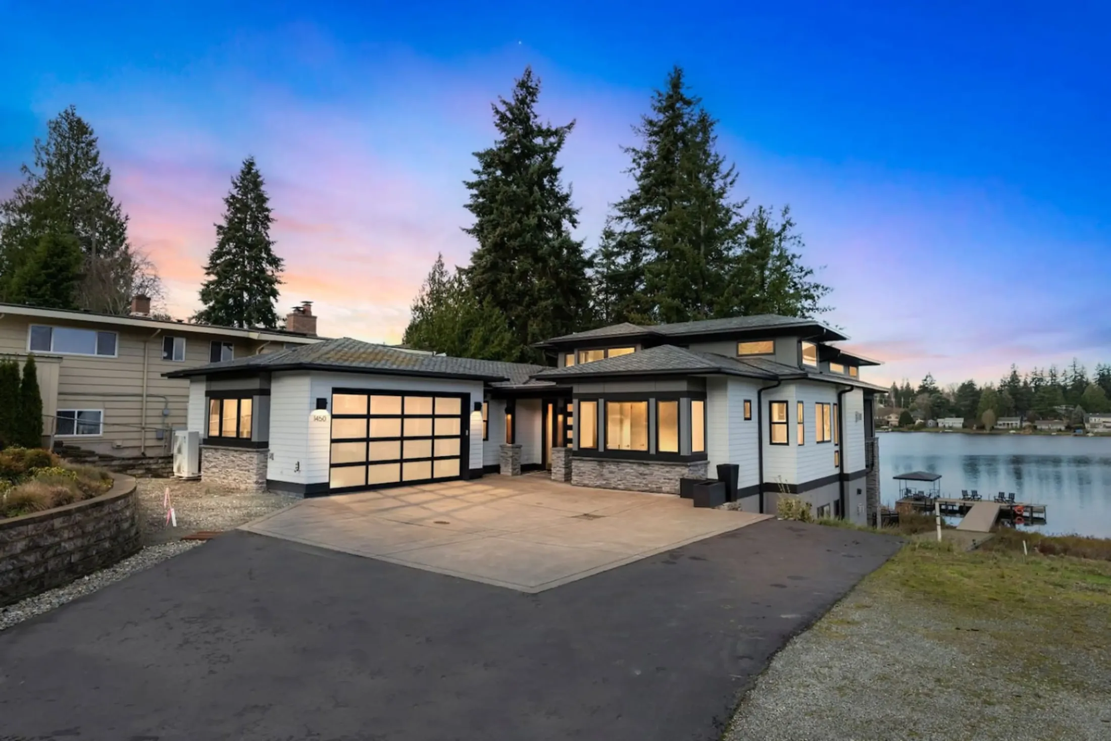 Modern lakefront home at Modern Lakefront Lodge on Lake Burien
