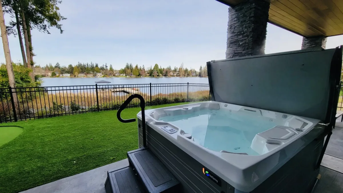 Hot tub overlooking Lake Burien at Modern Lakefront Lodge
